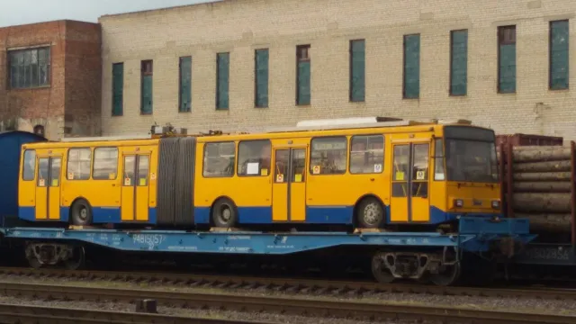Городяни радіють новому чеському тролейбусу надвеликого класу (фото) — фото 1