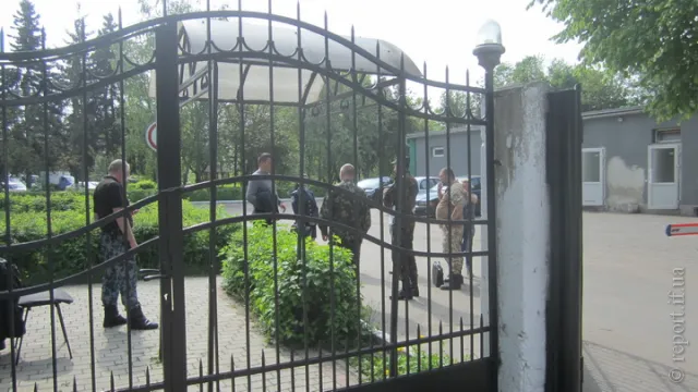 На одну з фірм Франківська вручати повістки прийшла ціла делегація (фото) — фото 2