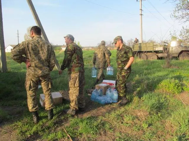 Прикарпатські волонтери привезли тіло загиблого бійця (фото) — фото 4
