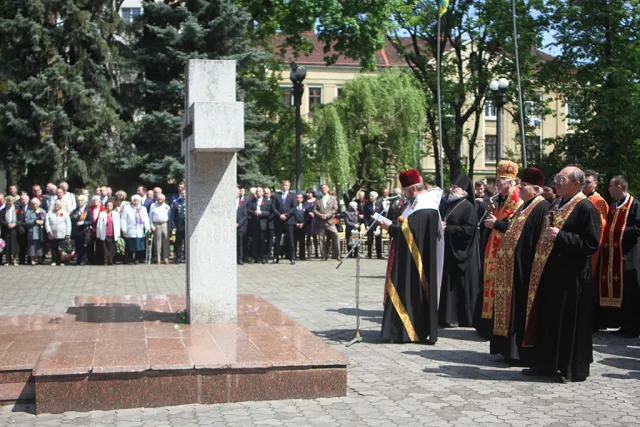 У Франківську відзначили День пам'яті та примирення (фото) — фото 5