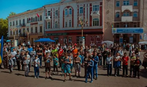 В Івано-Франківську проходив марафон віджимань (фото) — фото 2