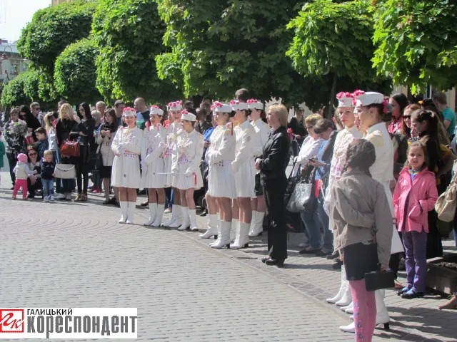 Франківські музиканти просто неба збирають гроші на потреби АТО (фото+відео) — фото 2