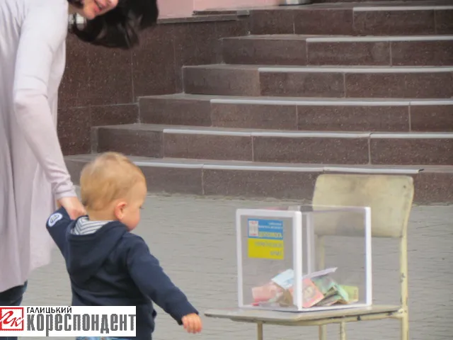 Франківські музиканти просто неба збирають гроші на потреби АТО (фото+відео) — фото 7