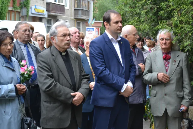 В обласному центрі відкрили анотаційну дошку голові Всеукраїнського братства ОУН-УПА (фото) — фото 12