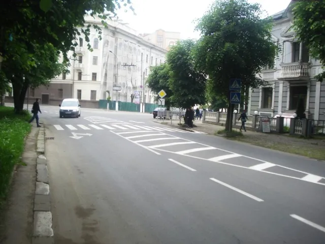 У Франківську завершили наносити розмітку по вулиці Василіянок (фото) — фото 1