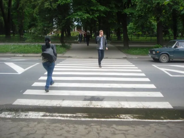 У Франківську завершили наносити розмітку по вулиці Василіянок (фото) — фото 5