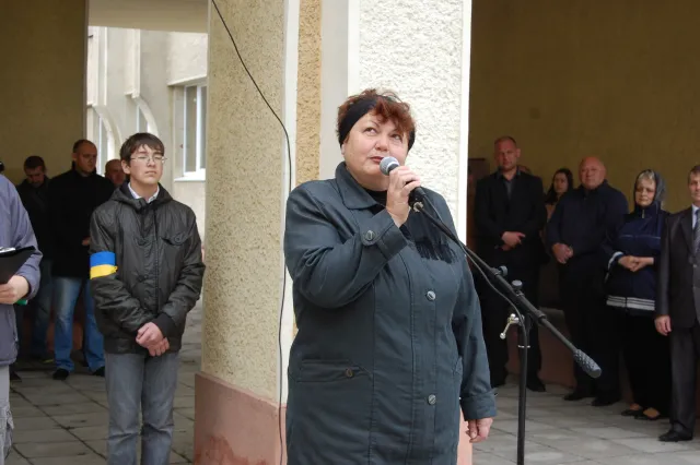 На фасаді школи-ліцею №23 відкрили анотаційну дошку загиблому в АТО медику Ярославу Чомку (фото) — фото 4
