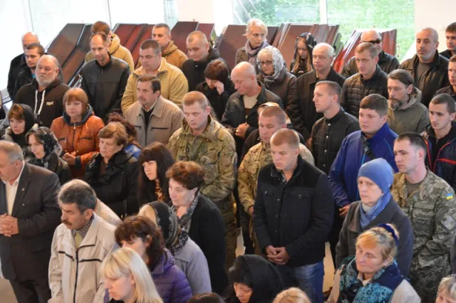 Сьогодні у Франківську відслужили панахиду за загиблим в АТО Тарасом Шевченком (фото) — фото 19