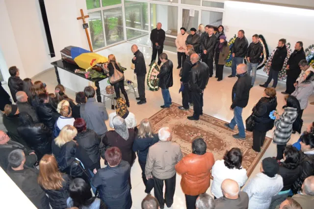 Сьогодні у Франківську відслужили панахиду за загиблим в АТО Тарасом Шевченком (фото) — фото 3
