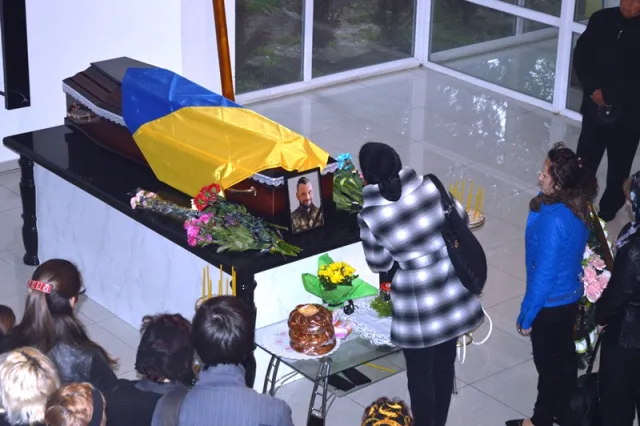 Сьогодні у Франківську відслужили панахиду за загиблим в АТО Тарасом Шевченком (фото) — фото 5