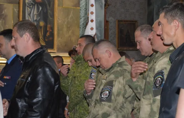 Сьогодні відбулася поминальна панахида за загиблими торік бійцями спецпідрозділу прикарпатської міліції (фото) — фото 2