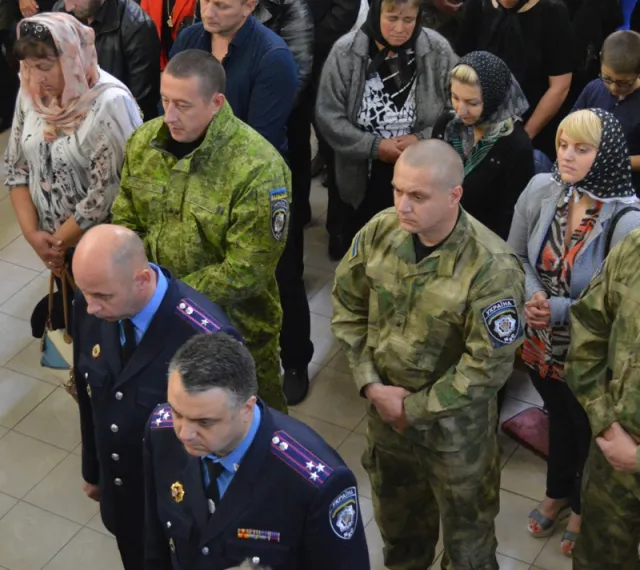 Сьогодні відбулася поминальна панахида за загиблими торік бійцями спецпідрозділу прикарпатської міліції (фото) — фото 8