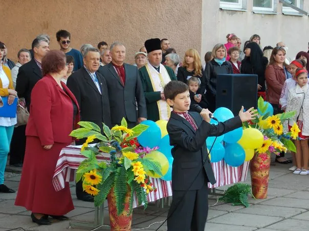 У Франківських школах відбулося свято "Останнього дзвоника" (фото) — фото 9
