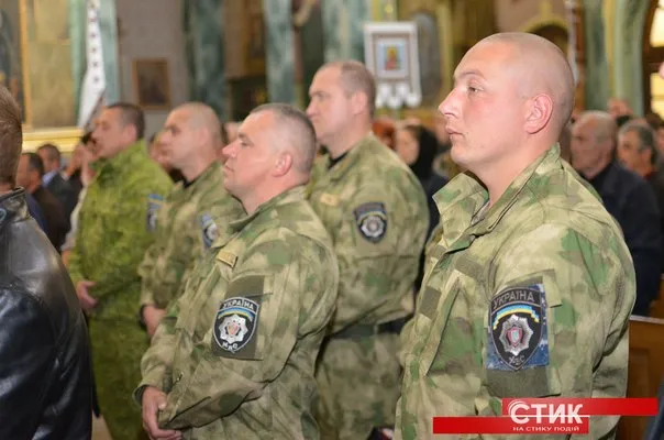 Сьогодні відбулася панахида за загиблими в АТО правоохоронцями (фото) — фото 3