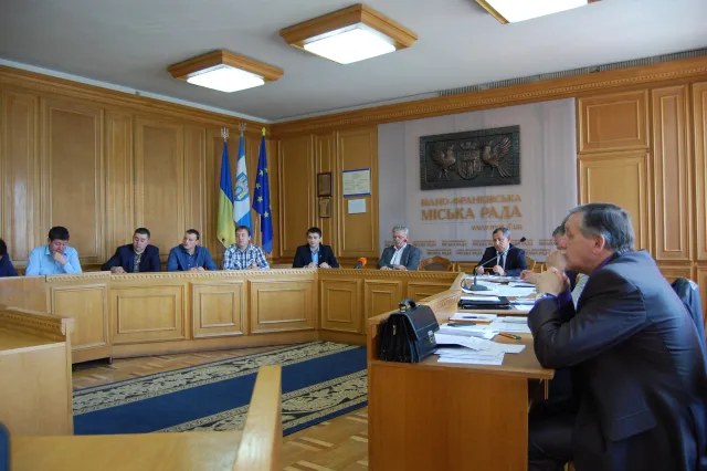 Власники квартир на Мазепи 35а влаштували скандал на засіданні виконкому (фото) — фото 2