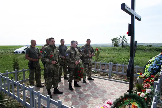 Сьогодні центр Франківська заповнився випускниками (фото) — фото 13