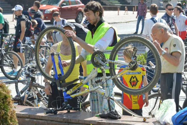 У Франківську понад тисячу городян взяли участь у акції "Велодень 2015" (фото+відео) — фото 18