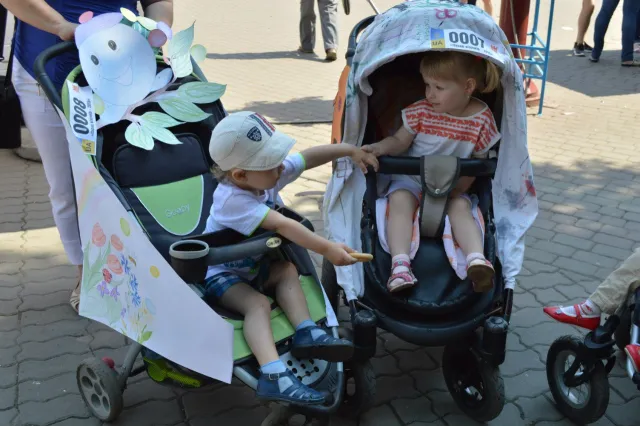 В Івано-Франківську пройшов «Парад візочків» (фото) — фото 14