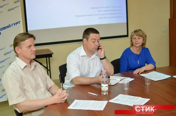 Трохи більше половини франківчан задоволені умовами проживання в місті (фото) — фото 1