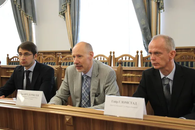 Сергій Басараб та Надзвичайний і Повноважний Посол Норвегії в Україні підписали меморандум щодо відкриття в Івано-Франківську бізнес-центру (фото) — фото 1