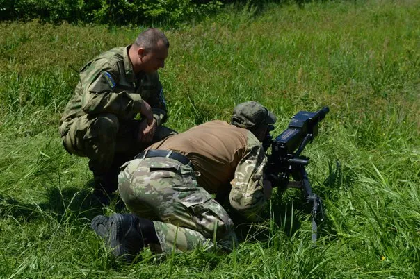 Бійці батальйону "Івано-Франківськ" навчали журналістів стріляти (фото+відео) — фото 4