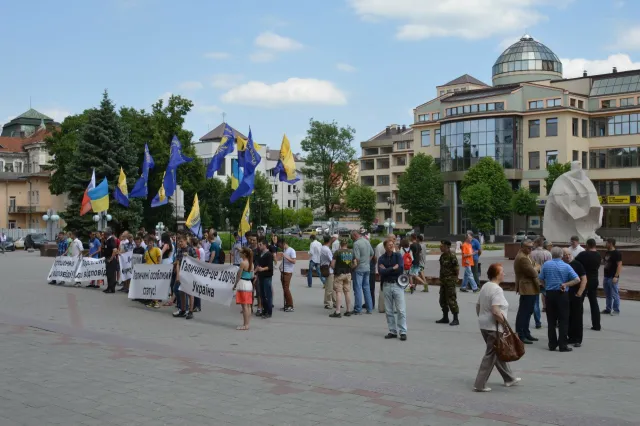 У Франківську протестували проти підняття тарифів на комунальні послуги (фото) — фото 1