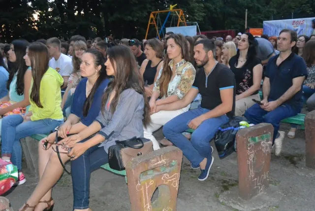 Франківці просто неба дивилися фільм «P.S. Я кохаю тебе» (фото) — фото 6