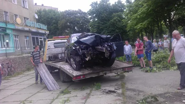 У Калуші сталася жахлива ДТП: 5 людей травмовані (фото+відео) — фото 3
