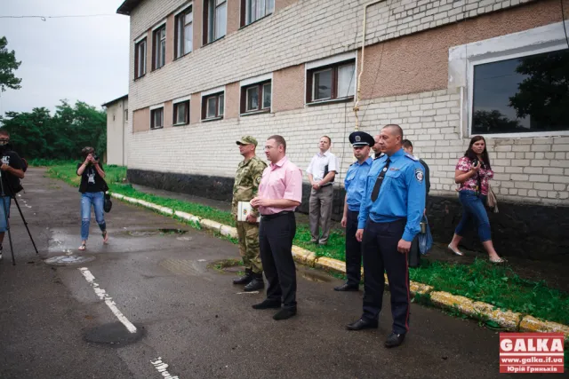 Бійці батальйону “Івано-Франківськ” вирушили у зону АТО (фото) — фото 1