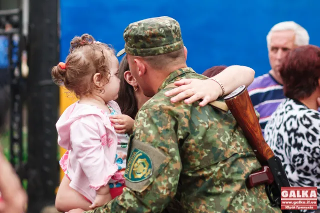 Бійці батальйону “Івано-Франківськ” вирушили у зону АТО (фото) — фото 12
