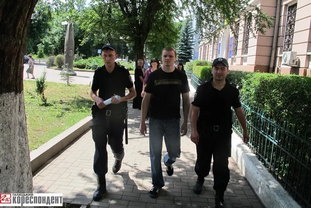 "Негайне" звільнення Струца завершилося годинами бюрократії (фото+відео) — фото 5