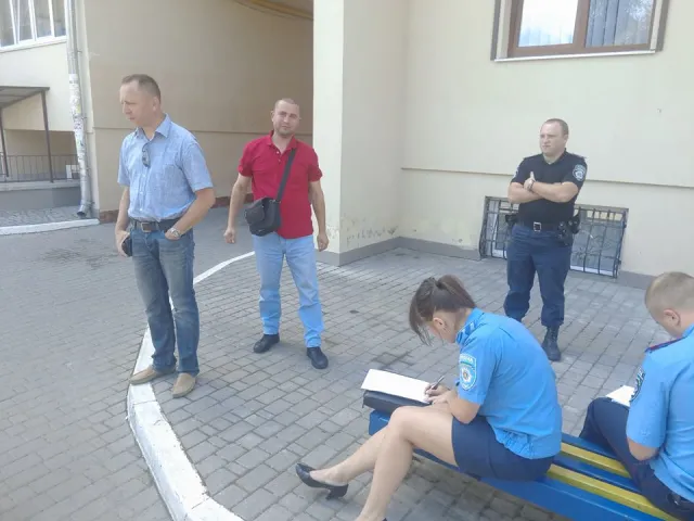 У Івано-Франківську обікрали волонтерський офіс (фото) — фото 12