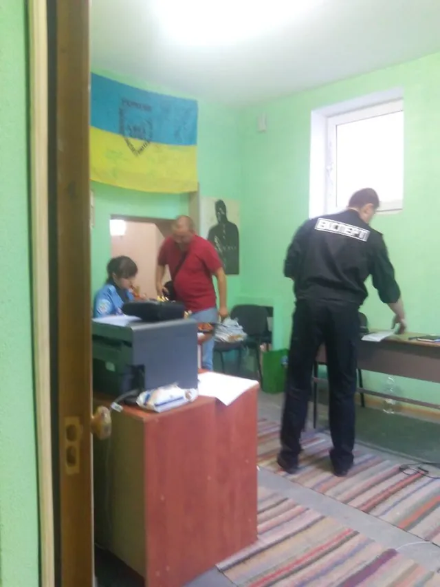 У Івано-Франківську обікрали волонтерський офіс (фото) — фото 10