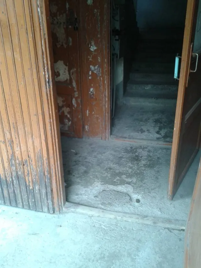 Жителі міста скаржаться на жахливі під'їзди (фото) — фото 1