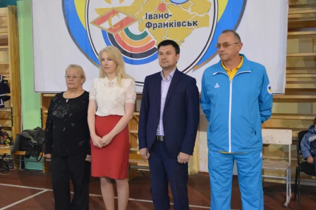 У Франківську держслужбовці з усієї області визначали найсильніших (фото) — фото 1
