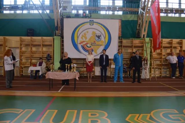 У Франківську держслужбовці з усієї області визначали найсильніших (фото) — фото 7