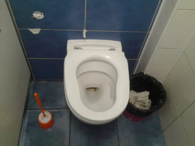 У "Велмарті" беруть гроші за користування розбитим туалетом (фото) — фото 4