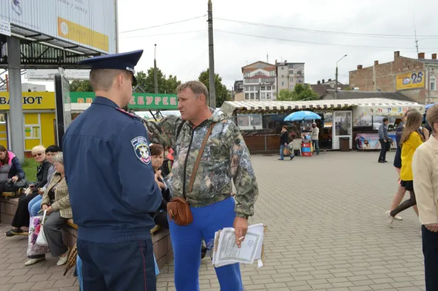 У центрі Івано-Франківська затримали «збирачів» допомоги для бійців АТО (фото) — фото 2