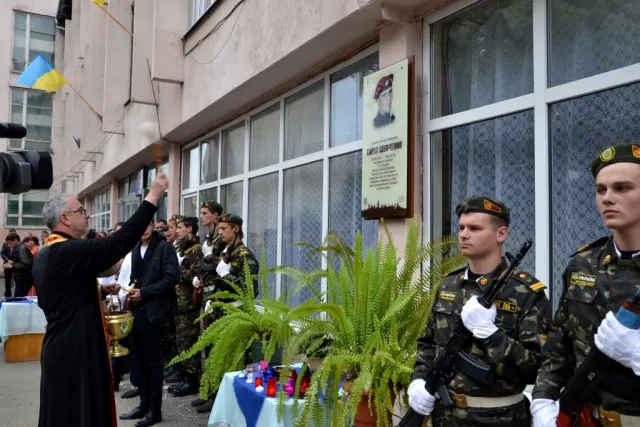 У Франківську встановили анотаційну дошку загиблому в АТО Тарасу Шевченку (фото) — фото 8