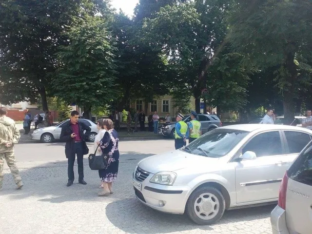 Пікет, про який попереджували у Правому секторі, так і не відбувся (фото) — фото 2