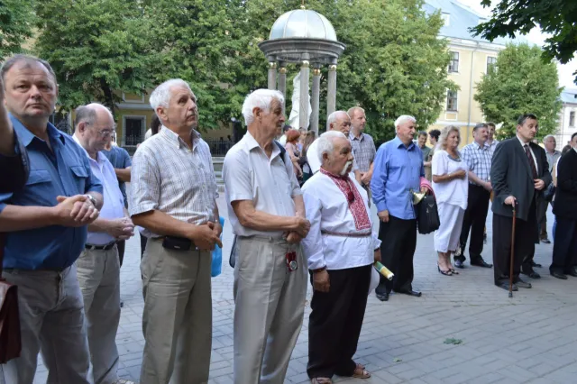 У Франківську відкрили анотаційну дошку Володимиру Любінцю (фото) — фото 1