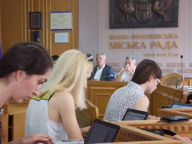 Власники квартир у будинку по вулиці Мазепи 35а як мінімум ще «на  півмісяця безхатьки» (фото) — фото 1