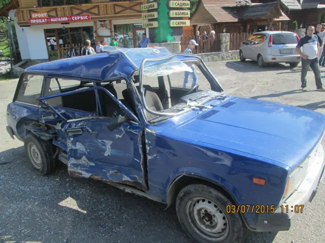 На Прикарпатті внаслідок зіткнення двох автівок померла жінка (фото) — фото 1