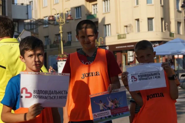 У Франківську відбулася "Година міні-футболу для всієї родини" (фото) — фото 1