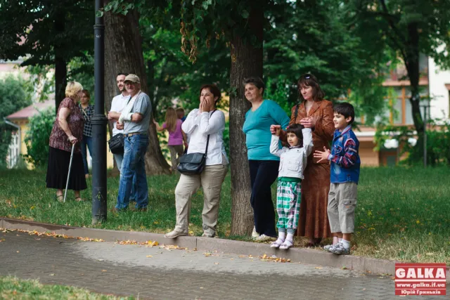 У Франківську відкрили дитячий майданчик на Валах (фото) — фото 10