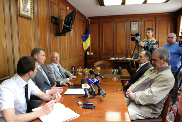 До річниці проголошення Декларації про державний суверенітет України у Франківську відбулася зустріч депутатів першого скликання (фото) — фото 1