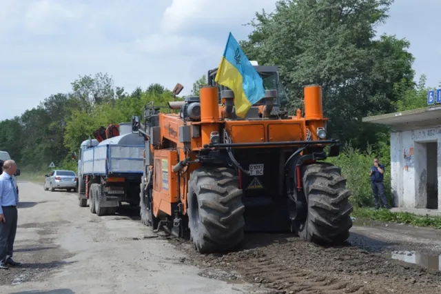 Нардепи від Прикарпаття зірвали початок ремонту дороги Мукачеве – Львів поблизу смт. Більшівці Галицького району (фото) — фото 3