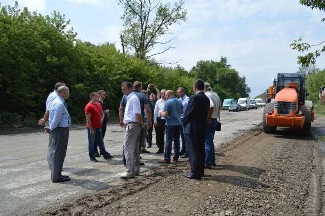 Нардепи від Прикарпаття зірвали початок ремонту дороги Мукачеве – Львів поблизу смт. Більшівці Галицького району (фото) — фото 5