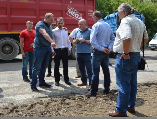 Нардепи від Прикарпаття зірвали початок ремонту дороги Мукачеве – Львів поблизу смт. Більшівці Галицького району (фото) — фото 6