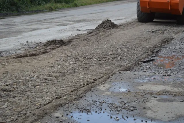 Нардепи від Прикарпаття зірвали початок ремонту дороги Мукачеве – Львів поблизу смт. Більшівці Галицького району (фото) — фото 9